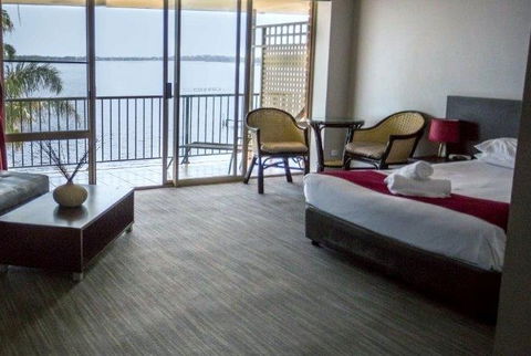 The Beachcomber Hotel - Restaurants Sydney 0