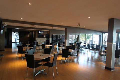 The Beachcomber Hotel - Restaurants Sydney 3