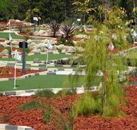 18 Hole Mini Golf - Club Husky - Restaurants Sydney