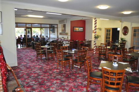 Back O' Bourke Motel - Restaurants Sydney 4