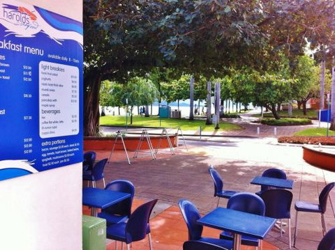 Harolds Seafood On The Strand - Restaurants Sydney 4