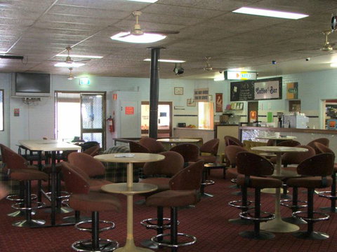 Old Bar Tavern - Restaurants Sydney 3