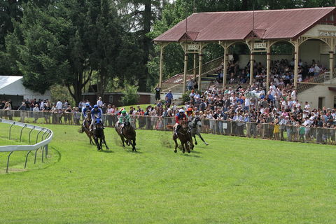 Tumut Boxing Day Races - Restaurants Sydney 0