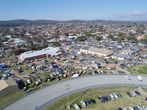 Wagga Swap Meet Run By  Classic And Historic Automobile Club Of Australia - Wagga Wagga Region - Restaurants Sydney 0