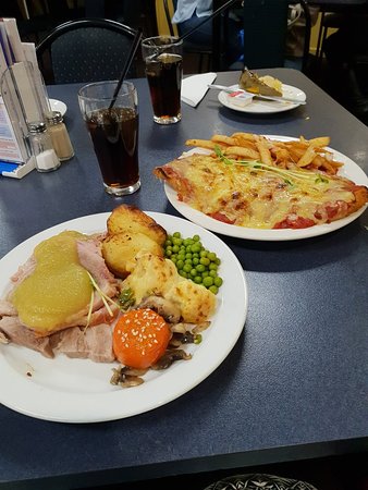 The Red Cliffs Club - Restaurants Sydney 0