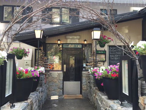 Black Bear Inn - Restaurants Sydney 0