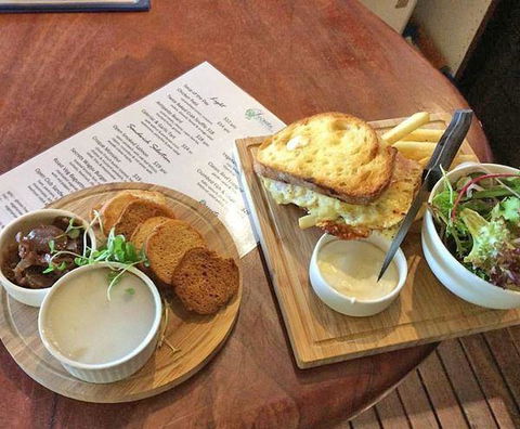 Secrets On The Lake - Restaurants Sydney 7