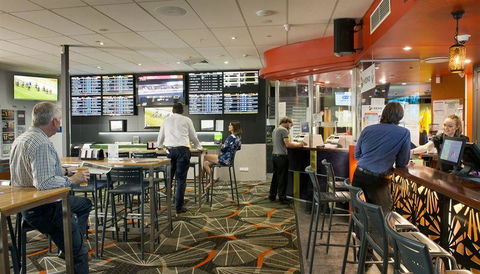 Palmwoods Hotel - Restaurants Sydney 6