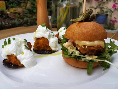 Saint Laura Cafe - Restaurants Sydney 0