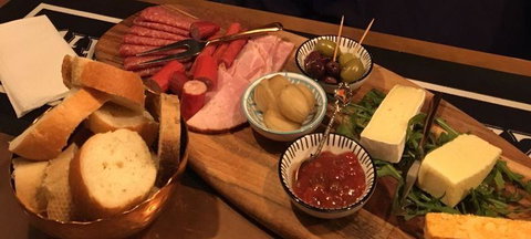 Bazz's Whine Bar - Restaurants Sydney 3