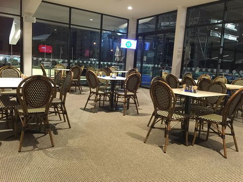 Broadbeach Bowls Club - Restaurants Sydney 1
