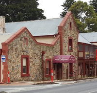 Magnums Bistro at Hotel McLaren - Restaurants Sydney