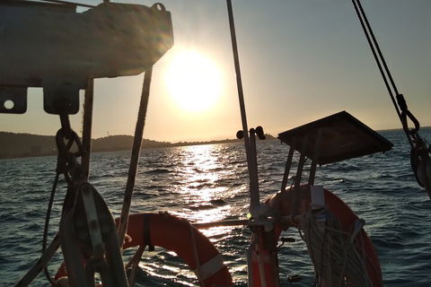 Townsville Private Hire Sunset Sail Sailing Cruise Boat Tour Charter Experience - Restaurants Sydney 4